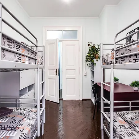 Mister Hostel