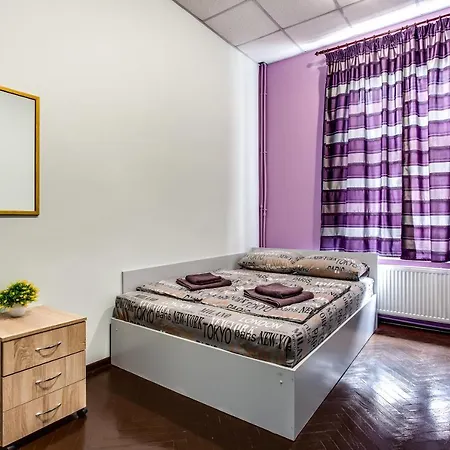 Mister Hostal Leópolis