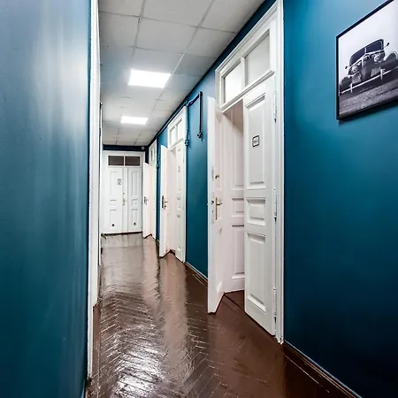 Mister Hostel