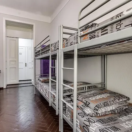 Mister Hostel *