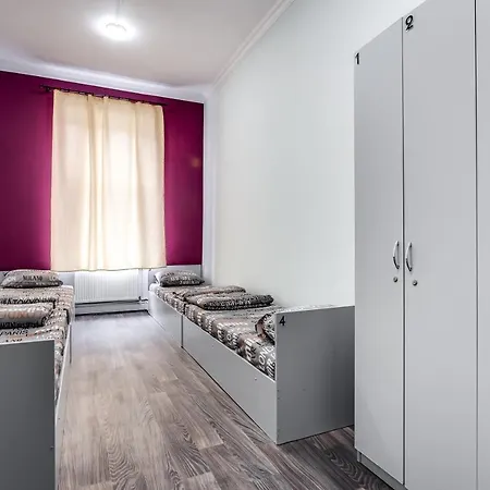 Mister Hostal Leópolis